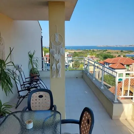 Apartment Paradise червенка *
