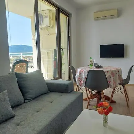 Apartment Paradise червенка Chernomorets