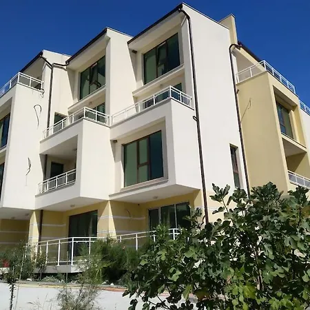 Paradise червенка Apartment