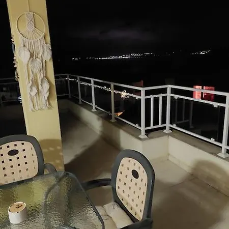 Paradise червенка Apartment
