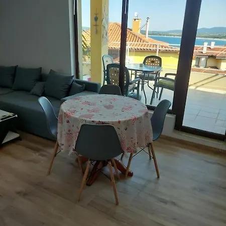 Apartment Paradise червенка *